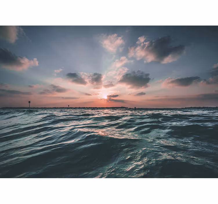 Rollo wohnzimmer mit blick auf ruhiges meer und wellenstrand - TenStickers