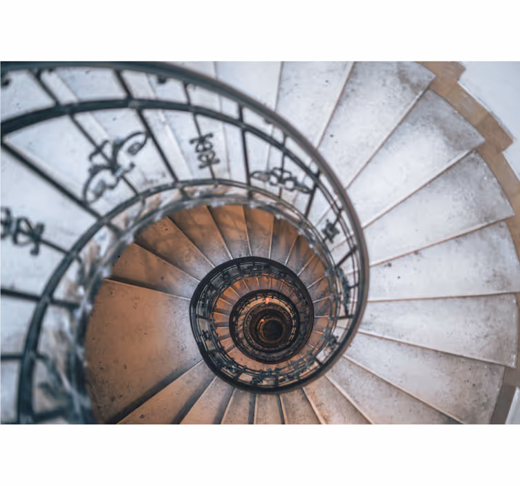 Fototapete städte mit design einer wendeltreppe - TenStickers