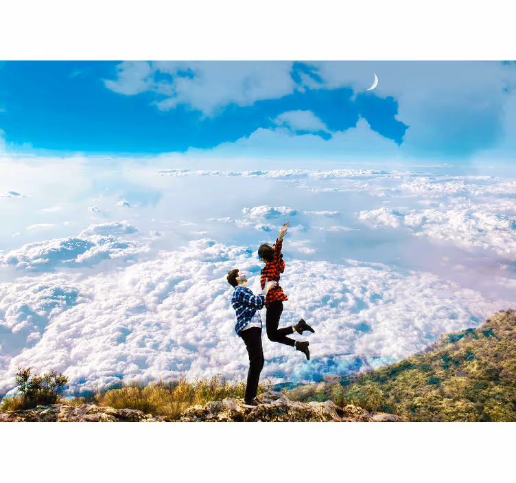 Fototapete Liebe freudige umarmung über den wolken - TenStickers