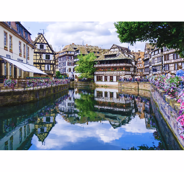 Fototapete Städte charmantes dorf am flussufer - TenStickers