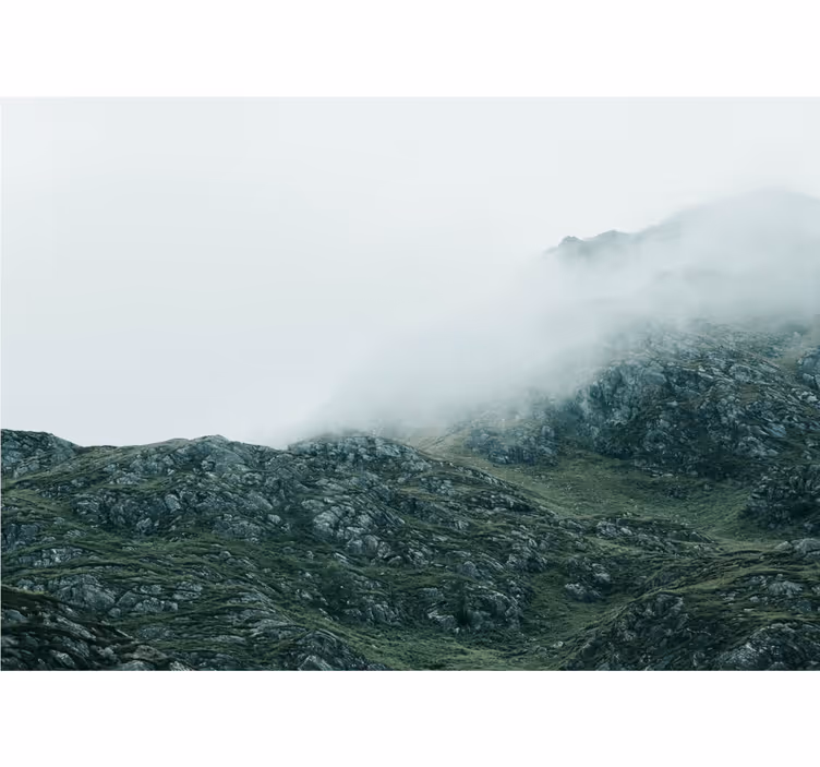 Fototapete Berge ansichten im dichten nebel - TenStickers