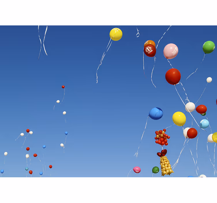 Fototapete liebe mit bunten schwebenden ballons - TenStickers