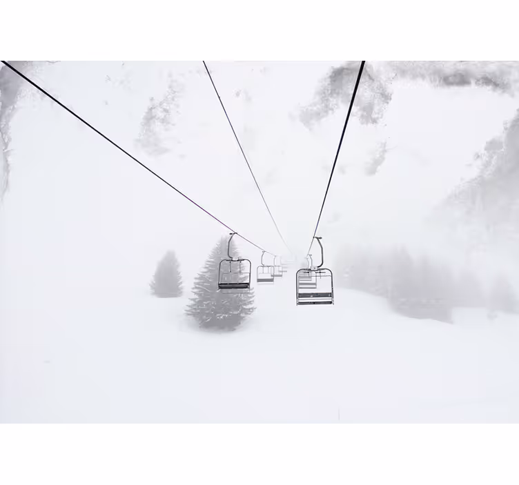 Fototapete berge mit aussicht auf den skilift - TenStickers