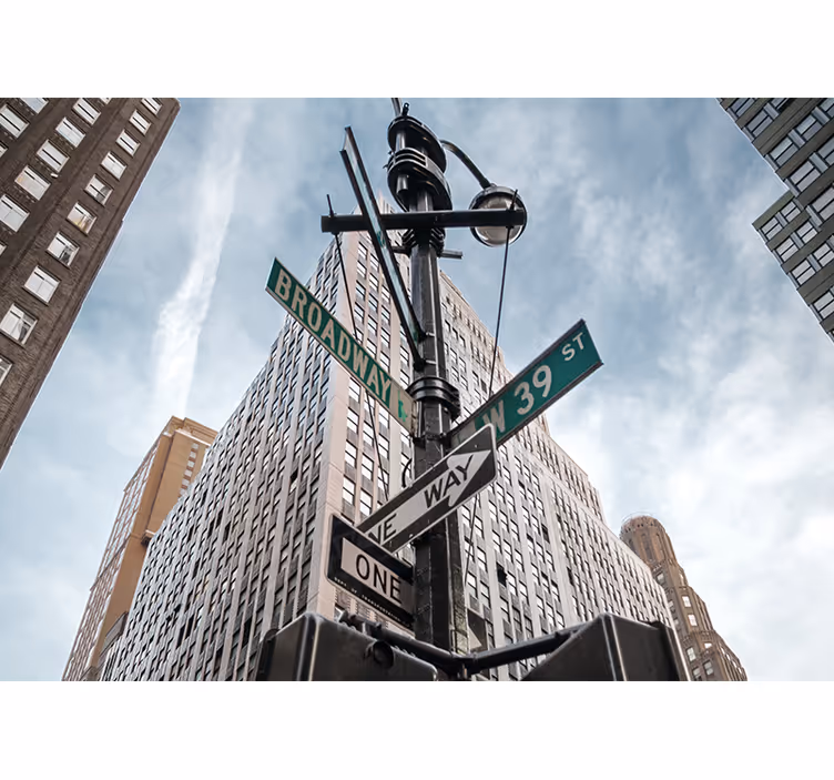 Fototapete new york mit broadway straßenschildern - TenStickers