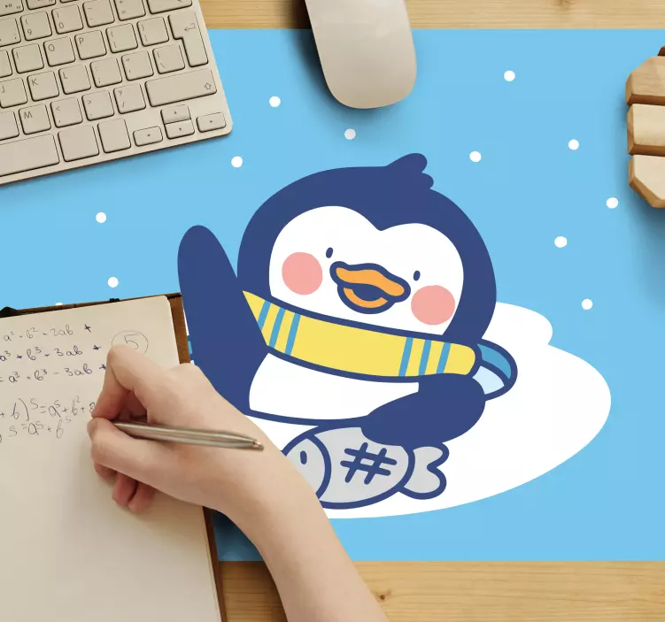 Anime mauspad pinguin mit fisch - TenStickers