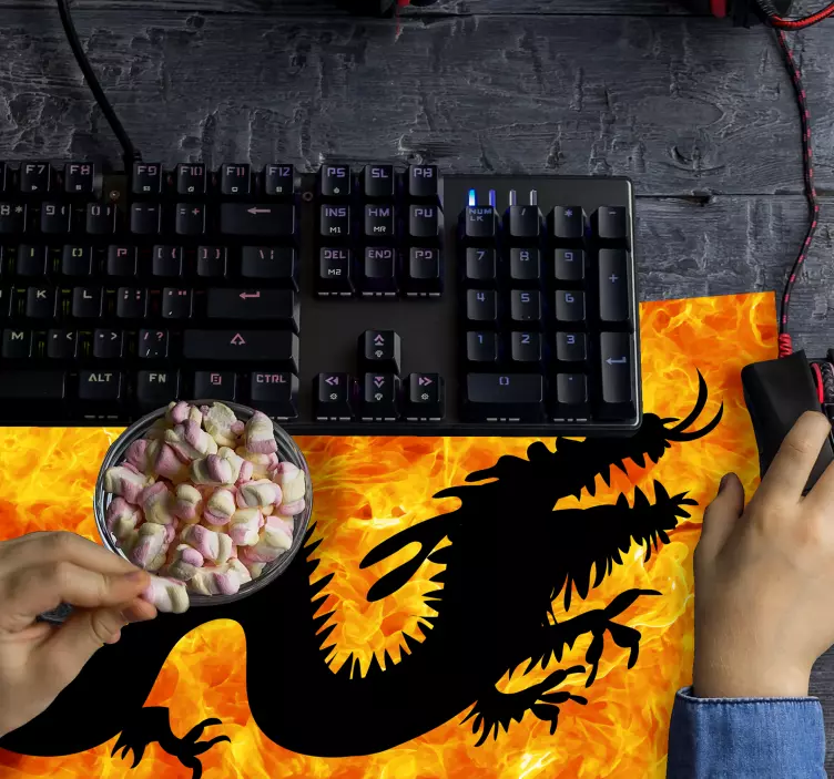 Gaming mauspad drachenfeuer silhouette - TenStickers