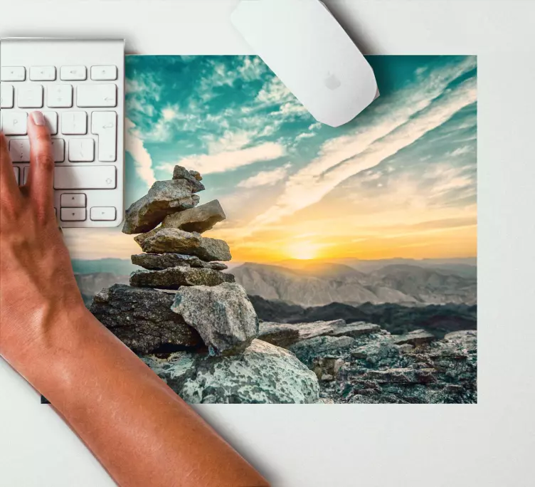 Mousepad weltkarte mit cairn-stapel bei sonnenuntergang - TenStickers