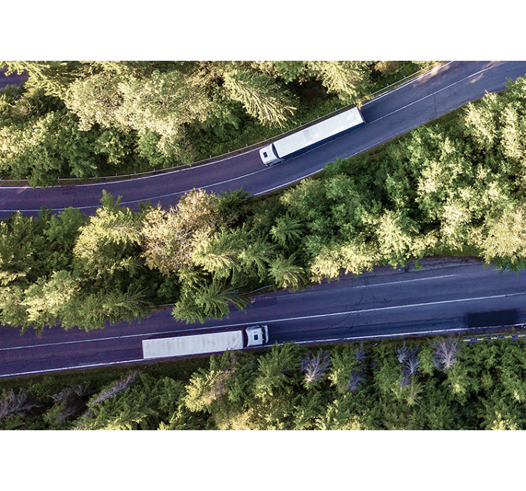 Fototapete Fahrzeuge lkw auf der autobahn - TenStickers