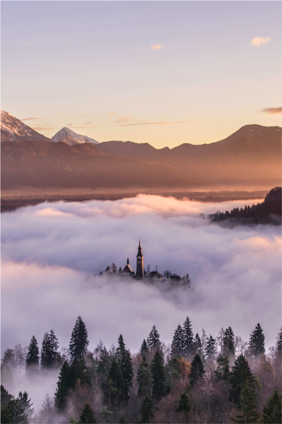 Poster landschaft verzaubertes bergschloss - TenStickers