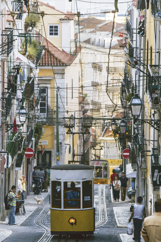Poster landschaft fotomural straßenbahn von lissabon - TenStickers