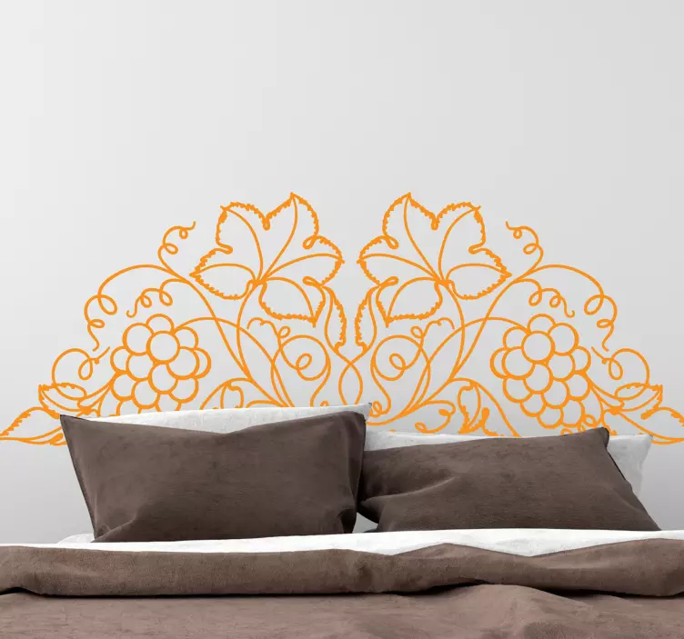 Wandtattoo bett mit floralen rankenakzenten - TenStickers