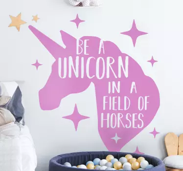 Sei ein einhorn in einem feld von pferden fantasy wandaufkleber - TenStickers