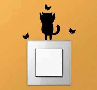 Wandtattoo Lichtschalter Katze jagt Schmetterlinge - TenStickers