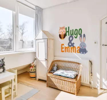 Wandtattoo Wildes Tier mit Namen Kinderzimmer - TenStickers