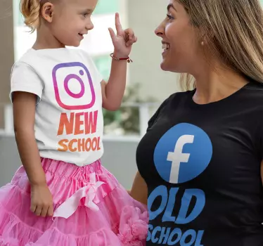 Mutter und tochter t shirt soziale medien alt und neu - TenStickers