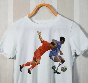Original t shirt mit sportlicher action-illustration - TenStickers
