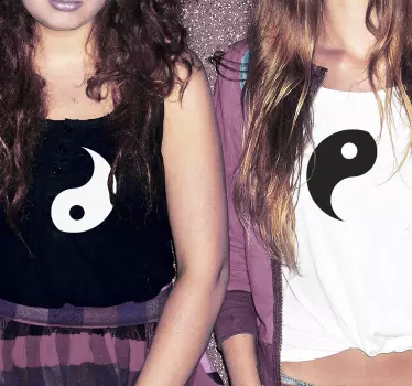 Original t shirt mit yin yang symbol - TenStickers