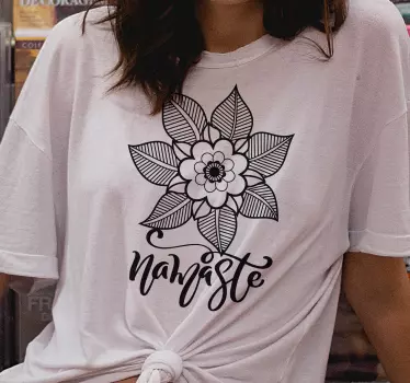 Original t-shirt namaste blumen eleganz - TenStickers