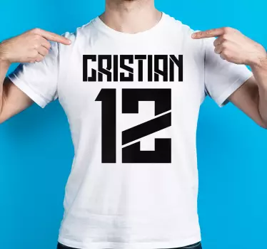 T-shirt mit namen im sportlichen stil personalisiert - TenStickers